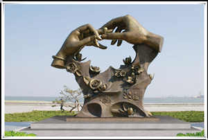 心心相印銅像|牽手銅雕