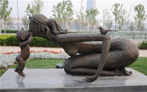商業(yè)街母愛(ài)雕塑