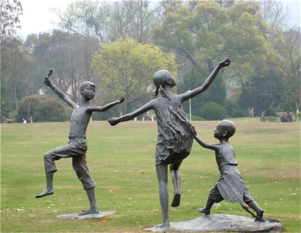 放風(fēng)箏雕塑