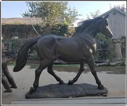 廣場(chǎng)駿馬雕塑