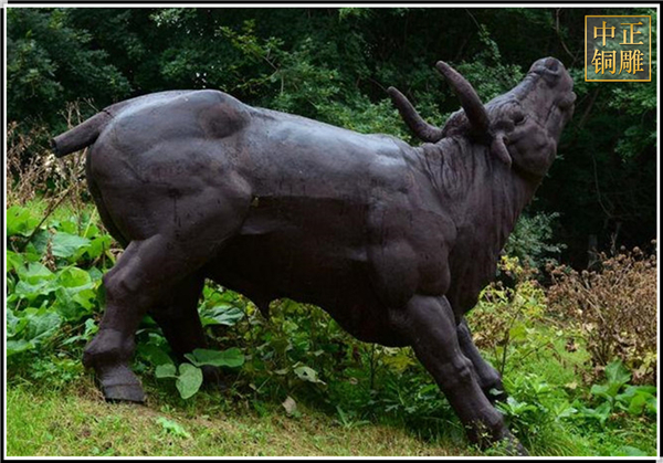 怒吼銅牛雕塑