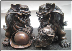 一對(duì)銅獅子擺件