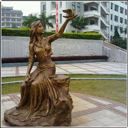 鴿子女孩校園雕塑