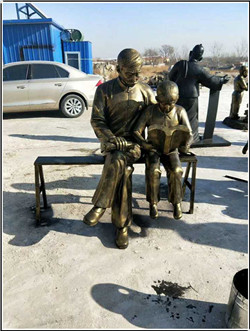 步行街街頭人物讀書(shū)雕塑