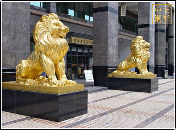 門(mén)口鎏金銅獅子