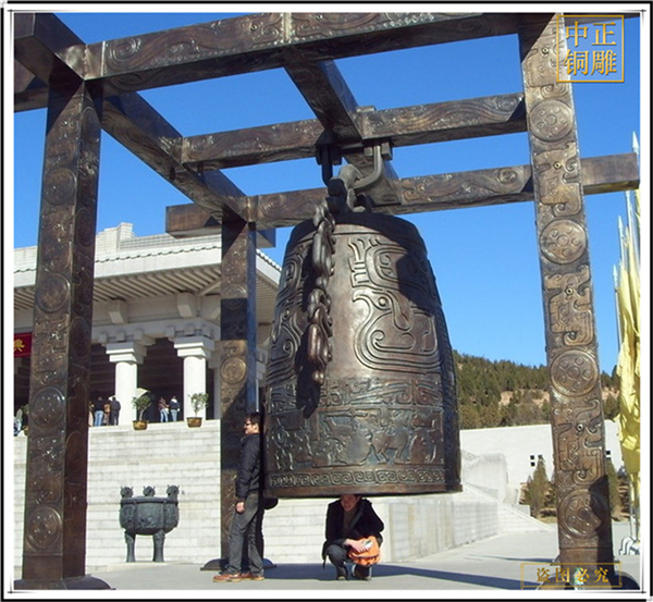 景區(qū)銅鐘圖片