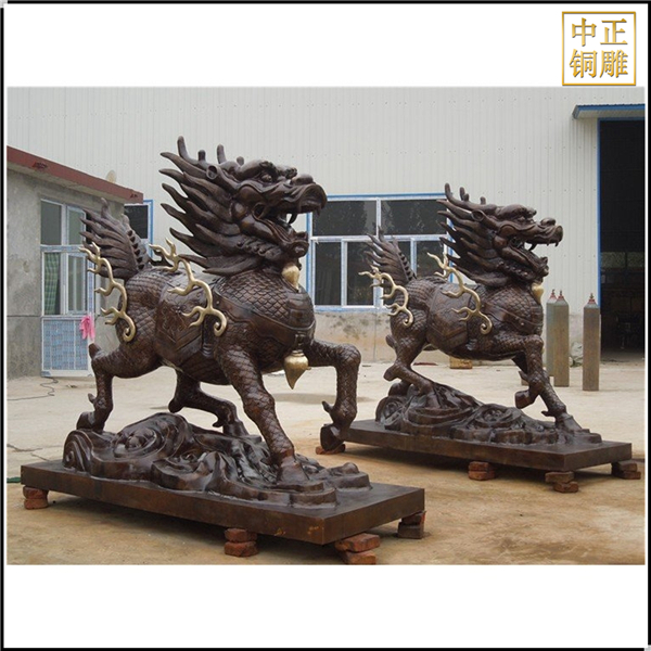 一對銅麒麟雕塑