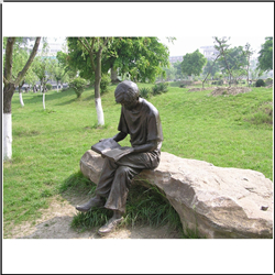 看書學(xué)習(xí)校園雕塑圖片