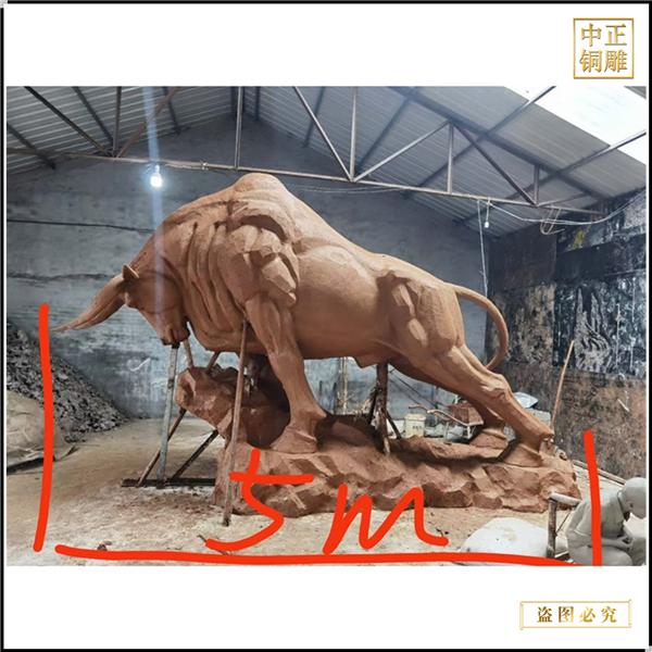 5米開荒銅牛雕塑