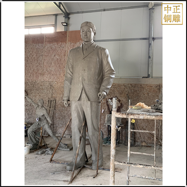 3熊希齡雕塑站像鑄造廠家.jpg