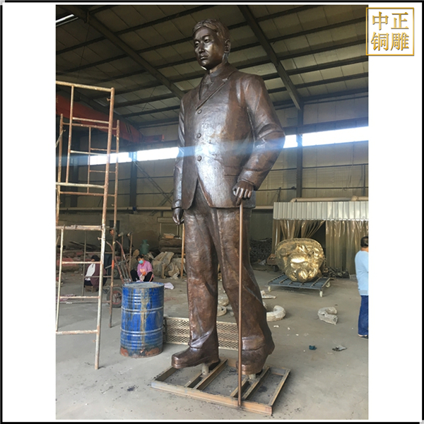 9鑄造純銅大型人物雕塑.jpg