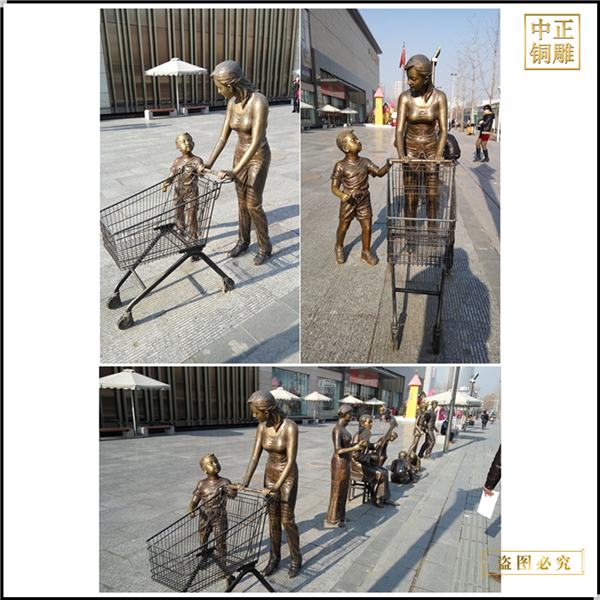 商場(chǎng)門(mén)前母親帶孩子推車(chē)銅雕塑
