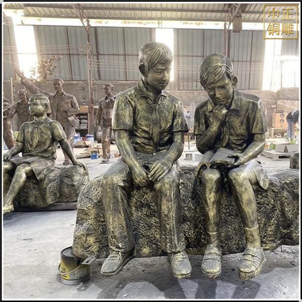 鑄造校園看書(shū)雕塑擺件