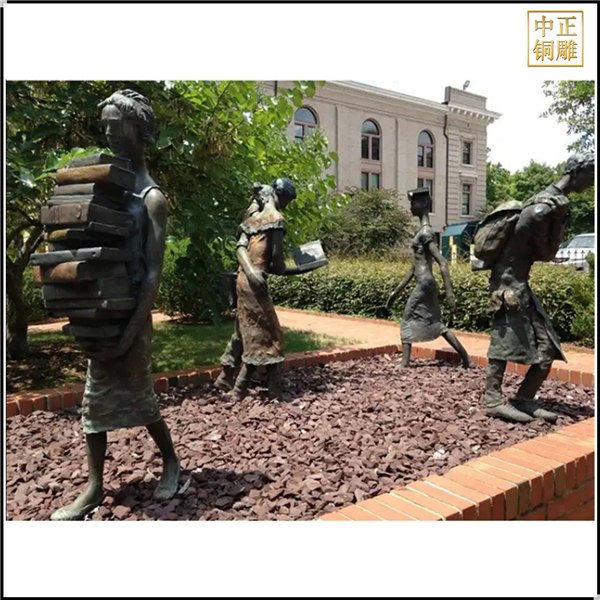 戶外青銅學(xué)生抽象雕塑