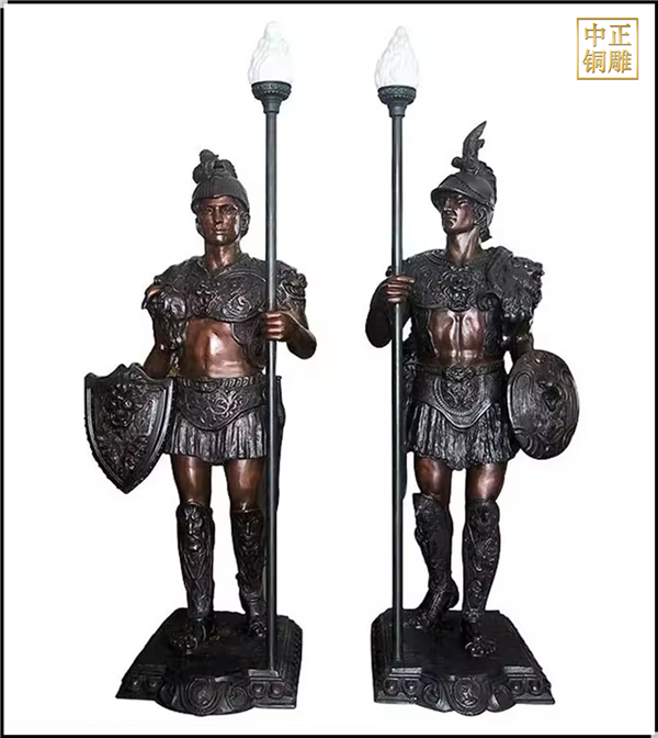 大門口舉燈人物雕塑